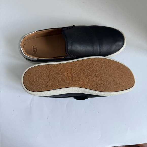 UGG Black Women's Cas Leather Slip On Sneakers. Size 10 - Picture 12 of 13
